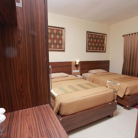 Hotel Kristina Malioboro ยอกยาการ์ตา ภายนอก รูปภาพ