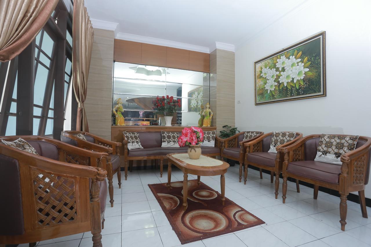 Hotel Kristina Malioboro ยอกยาการ์ตา ภายนอก รูปภาพ