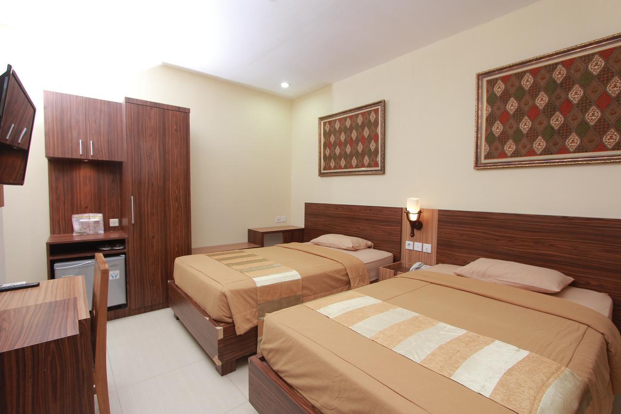 Hotel Kristina Malioboro ยอกยาการ์ตา ภายนอก รูปภาพ