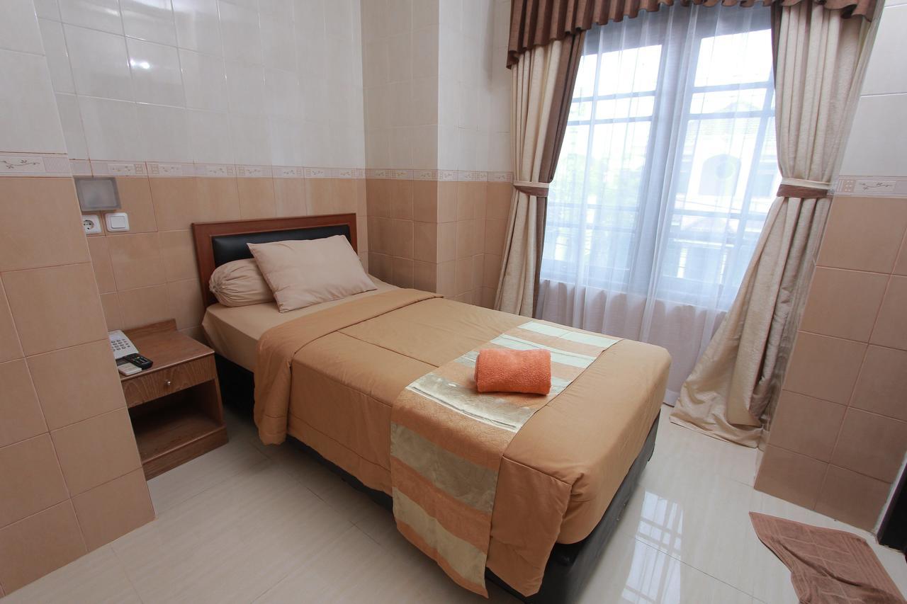 Hotel Kristina Malioboro ยอกยาการ์ตา ภายนอก รูปภาพ